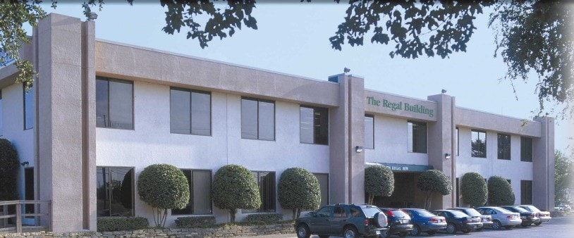 1720 Regal Row, Dallas, TX à louer - Photo du bâtiment - Image 2 de 7