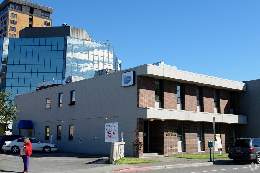 921 W 6th Ave, Anchorage, AK à vendre - Photo du bâtiment - Image 2 de 13