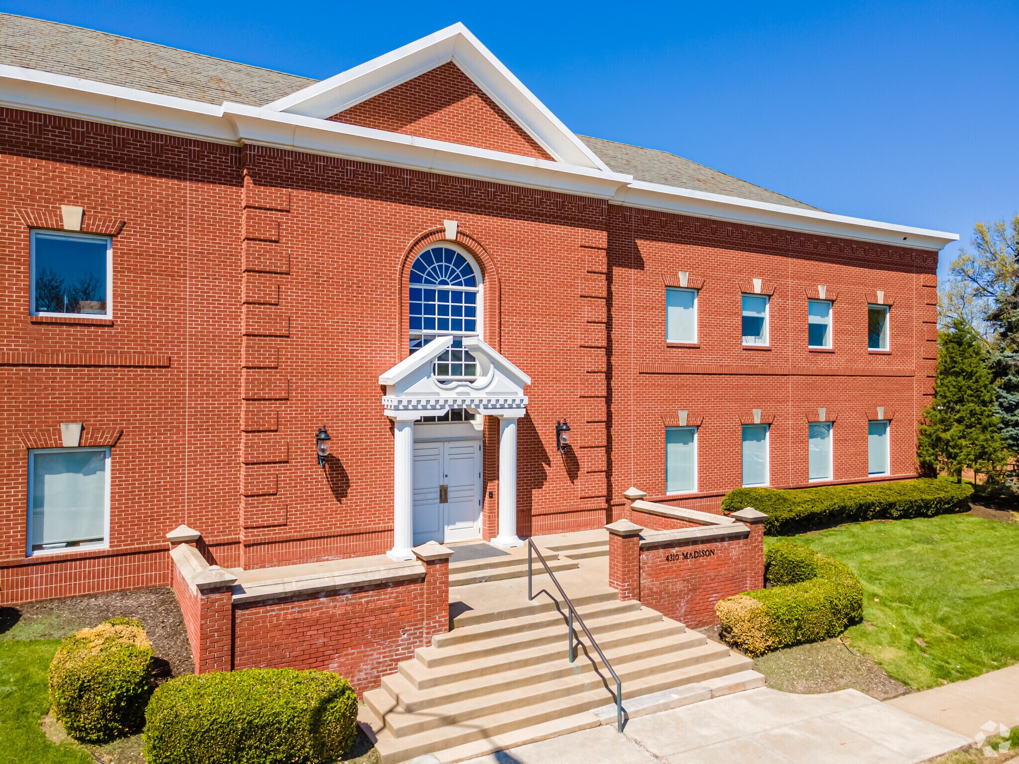 4310 Madison Ave, Kansas City, MO for lease Building Photo- Image 1 of 10