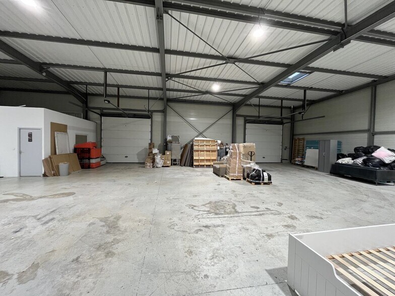 Flex dans Gallargues-le-Montueux à louer - Photo du bâtiment - Image 1 de 4