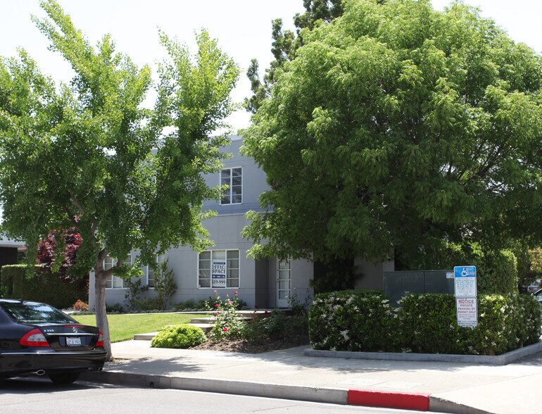 1115 13th St, Modesto, CA à louer - Photo du bâtiment - Image 2 de 9