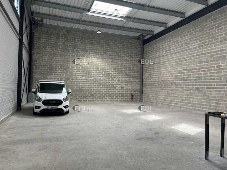 Flex in Cormeilles-en-Parisis for lease - Interior Photo - Image 3 of 9