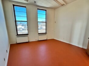 740 W Oakland Ave, Port Washington, WI for lease Building Photo- Image 2 of 13