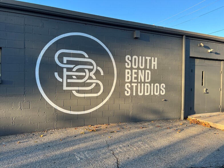 99 S Bend St, Pawtucket, RI à louer - Photo du bâtiment - Image 2 de 6