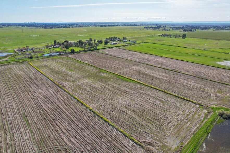 7920 Country Acres Ln, Elverta, CA à vendre - Photo du bâtiment - Image 3 de 13