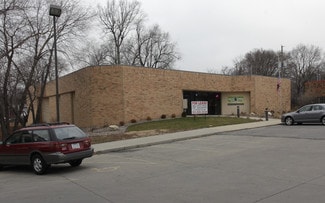 Plus de détails pour 3030 Merle Hay Rd, Des Moines, IA - Bureau à vendre