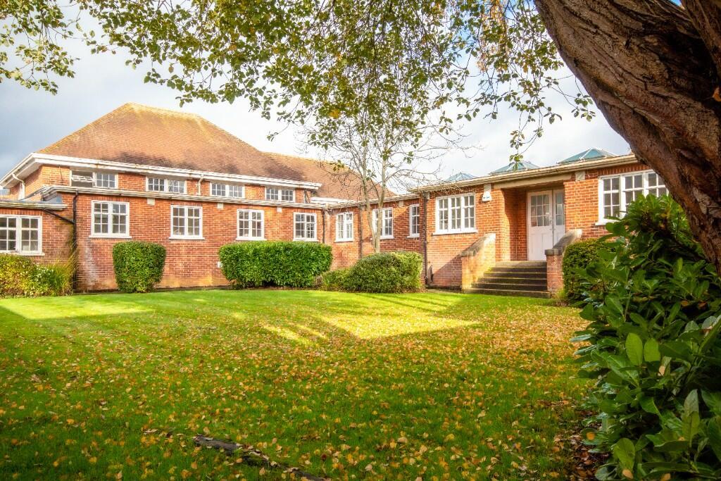 Alexander Rd, St Albans for lease Building Photo- Image 1 of 17