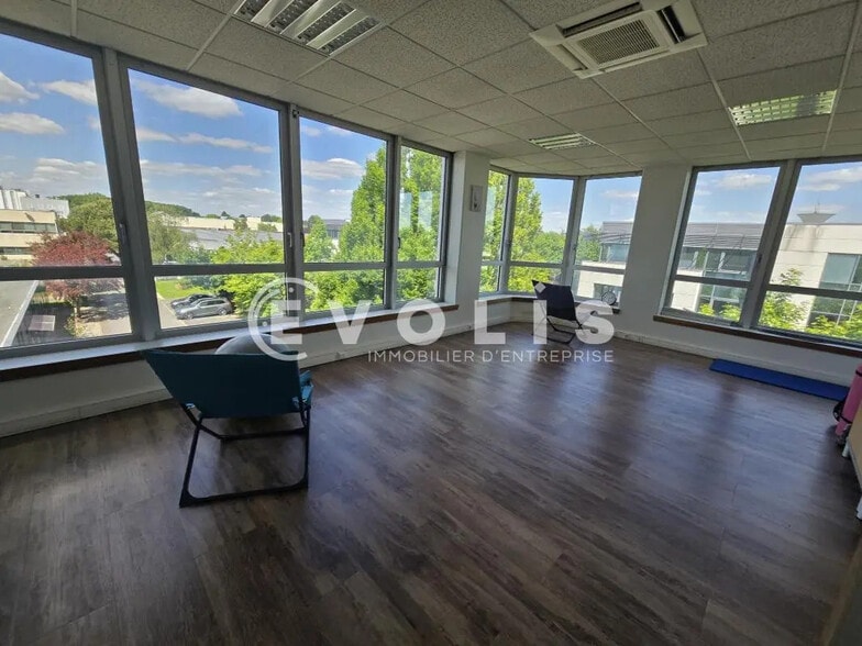 Bureau dans Les Ulis à louer - Photo intérieure - Image 2 de 8