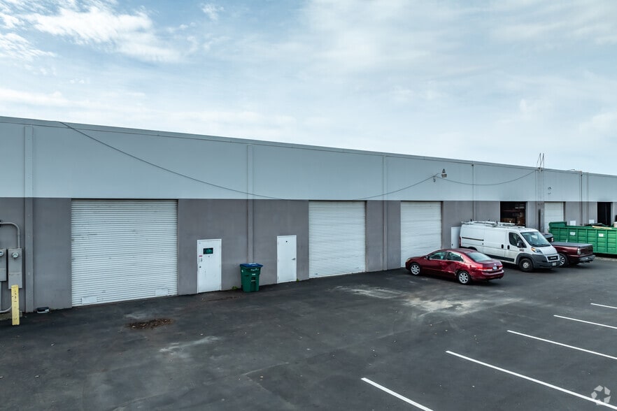 9767 Business Park Dr, Sacramento, CA for lease - Building Photo - Image 3 of 6