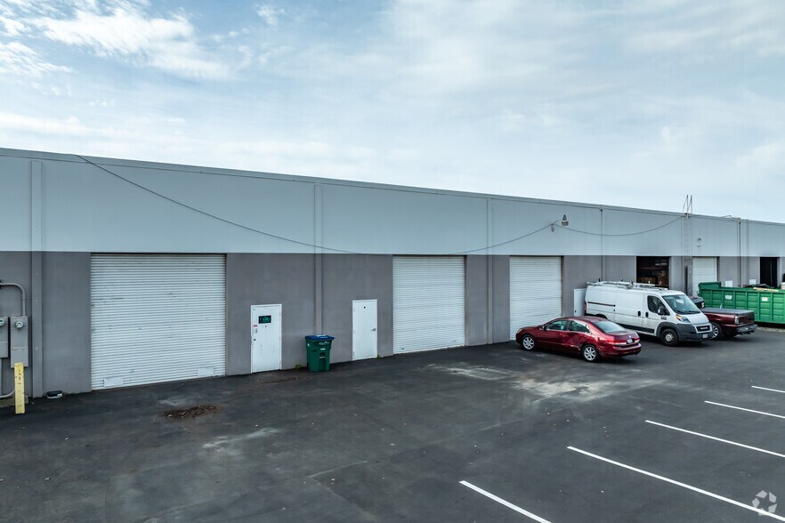 9767 Business Park Dr, Sacramento, CA à louer - Photo du bâtiment - Image 3 de 6