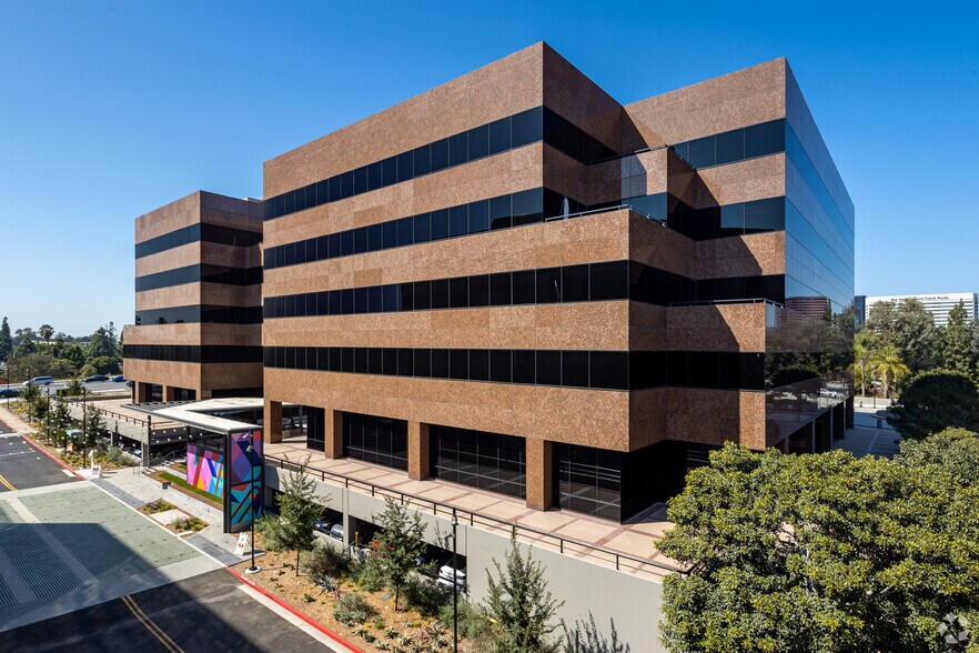 3100 Bristol St, Costa Mesa, CA à louer - Photo du bâtiment - Image 3 de 9