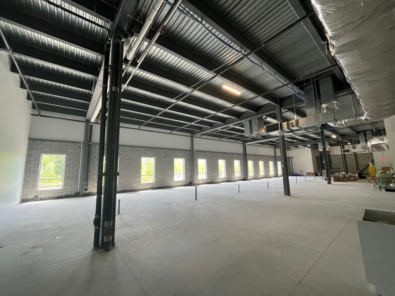 32 Cabot Rd, Woburn, MA for lease - Interior Photo - Image 2 of 11