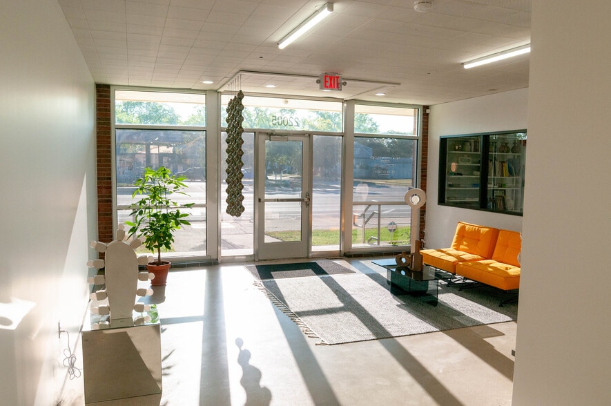 22005 Van Dyke Ave, Warren, MI for lease - Interior Photo - Image 2 of 19