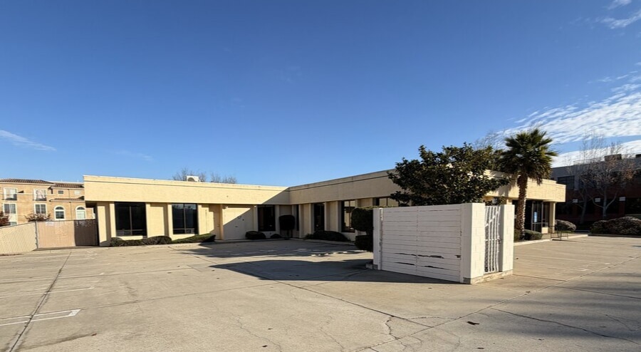 2401 Professional Pky, Santa Maria, CA for sale - Building Photo - Image 2 of 5