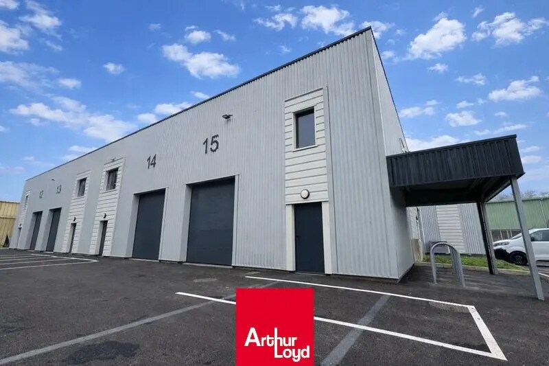 Local d'activités dans Saint-Germain-Nuelles à vendre Photo du bâtiment- Image 1 de 5