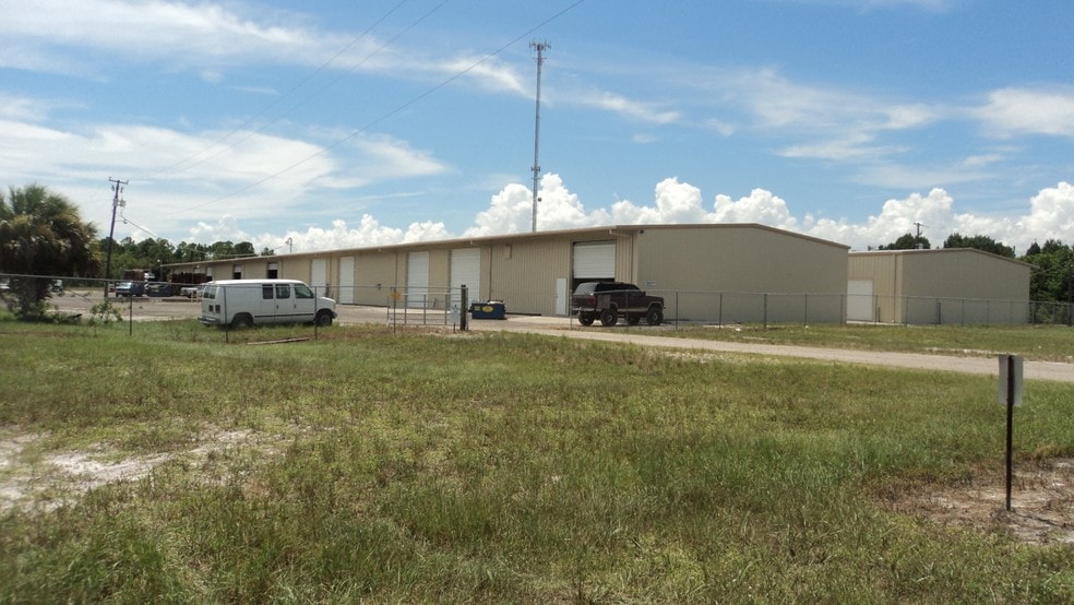Vero Beach Industrial Park portefeuille de 2 propriétés à vendre sur LoopNet.ca - Photo principale - Image 1 de 1