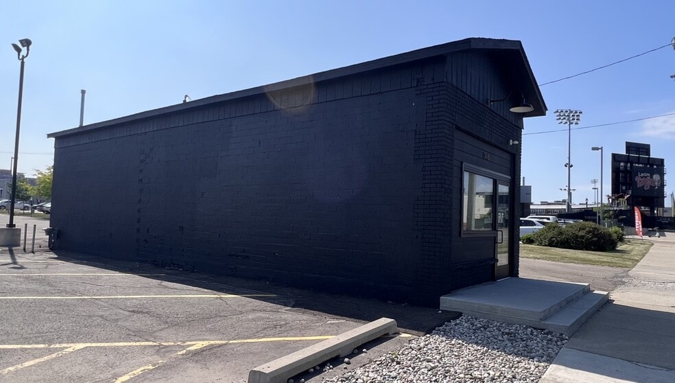 316 N Cedar St, Lansing, MI for lease - Building Photo - Image 2 of 3