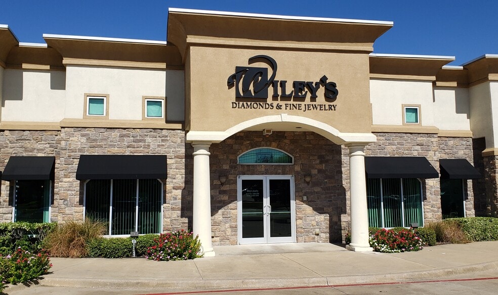 2251 Brown St, Waxahachie, TX for sale - Building Photo - Image 2 of 10