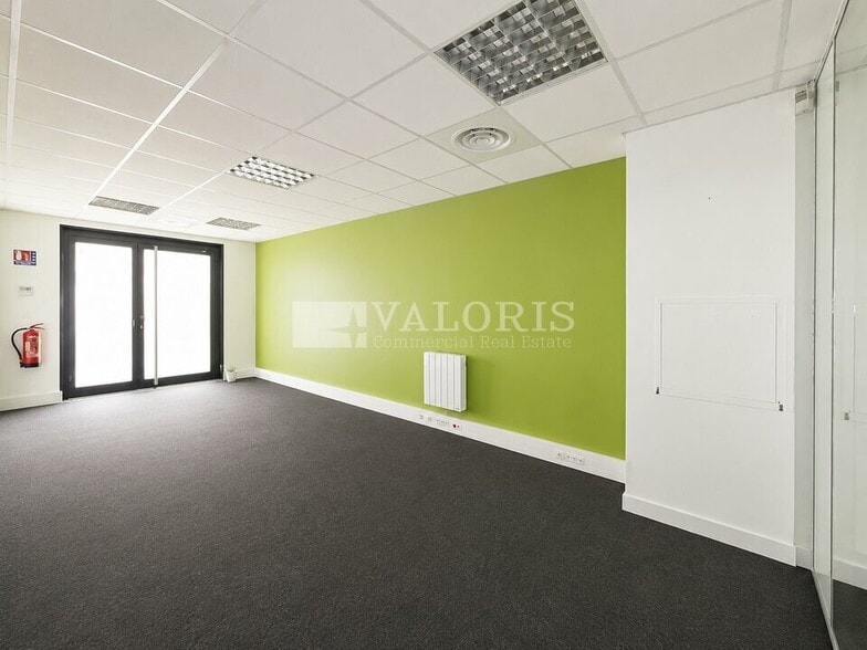 Office in Caluire-et-Cuire for lease - Interior Photo - Image 1 of 5