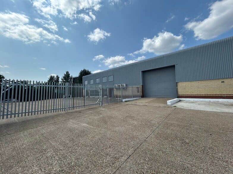 Slade Green Rd, Erith à louer - Photo principale - Image 1 de 10