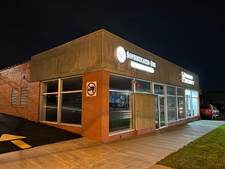 5252 Ridge Rd, Parma, OH à louer - Photo du bâtiment - Image 3 de 13