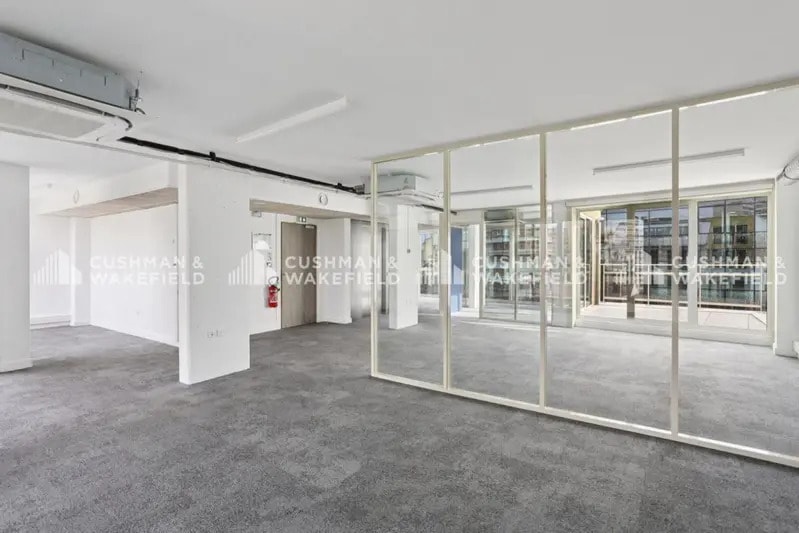 77 Rue Jean Bleuzen, Vanves for lease - Building Photo - Image 2 of 14