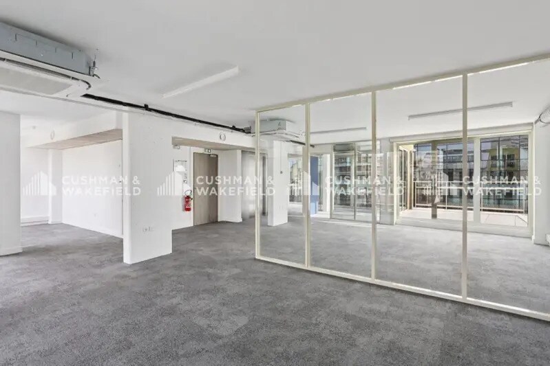 77 Rue Jean Bleuzen, Vanves à louer - Photo du bâtiment - Image 2 de 14