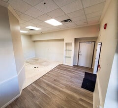 540-550 Bay Isles Rd, Longboat Key, FL for lease Interior Photo- Image 2 of 11