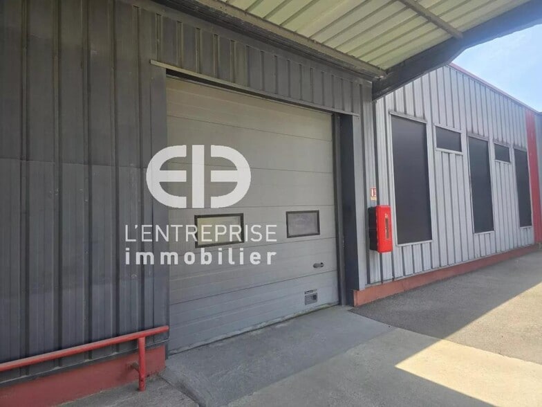 Industrial in Carros for lease - Building Photo - Image 3 of 11