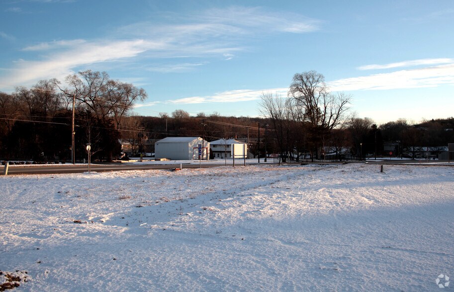 1590 Hastings Ave, Newport, MN à vendre - Photo du bâtiment - Image 2 de 3