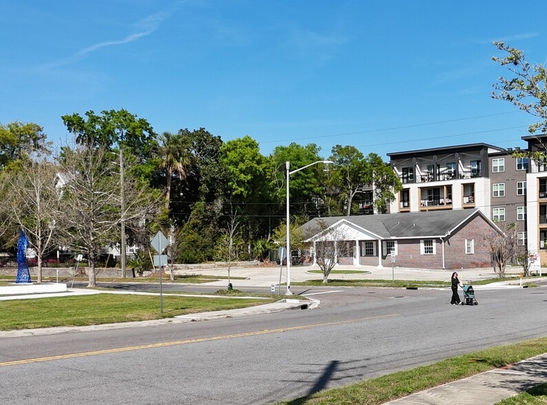 1103 N Laura St, Jacksonville, FL à louer - Photo du bâtiment - Image 3 de 36