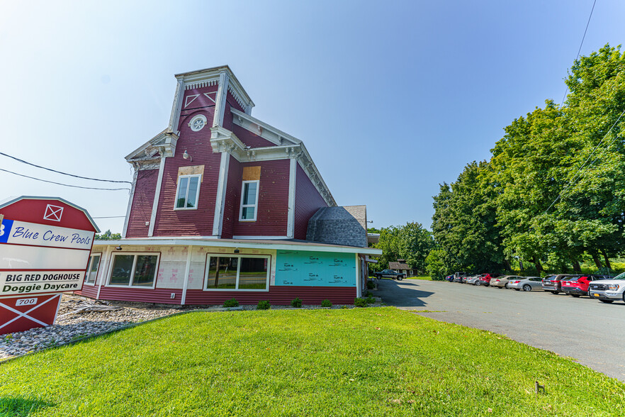 700 Columbia Tpke, East Greenbush, NY for lease - Building Photo - Image 1 of 13