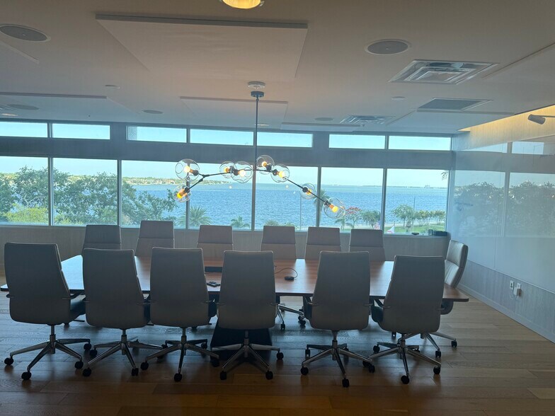 511 W Bay St, Tampa, FL à louer - Photo intérieure - Image 1 de 7