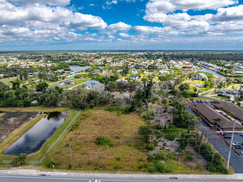 1630 Manor Rd, Englewood, FL à vendre - Photo du bâtiment - Image 3 de 47