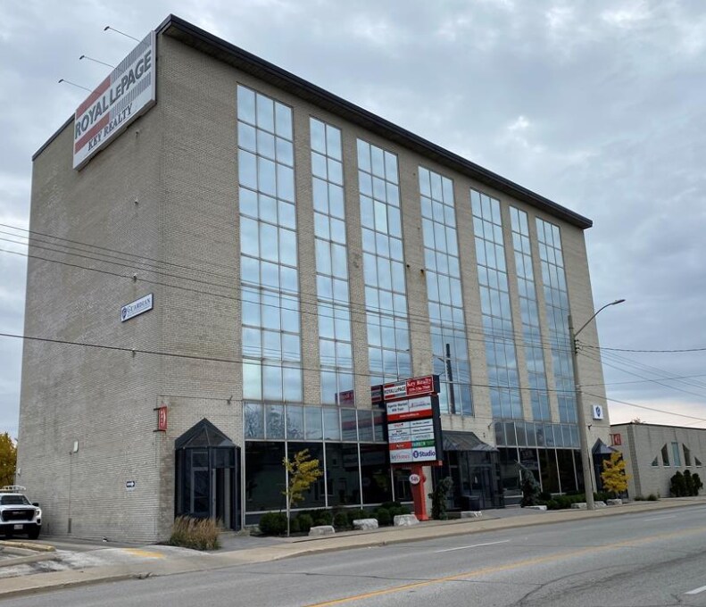 546 Christina St N, Sarnia, ON à vendre Photo principale- Image 1 de 1