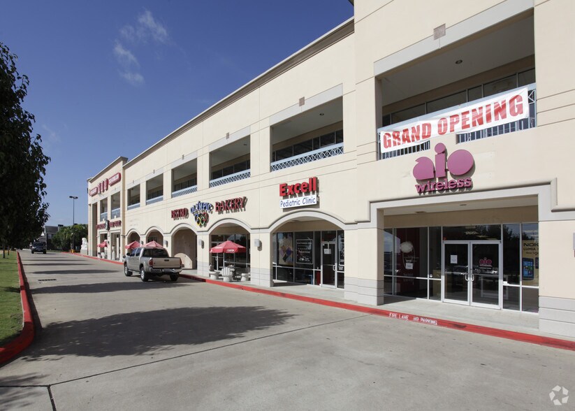 8300 W Sam Houston Pky S, Houston, TX à louer - Photo du bâtiment - Image 3 de 3