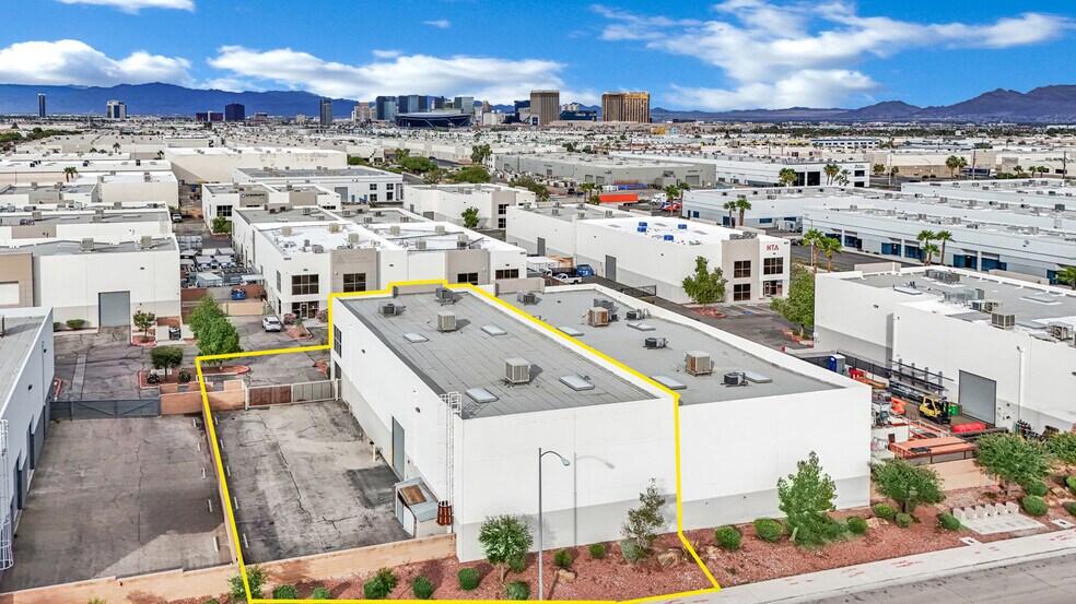 6675 Schuster St, Las Vegas, NV à louer - Photo du bâtiment - Image 3 de 11