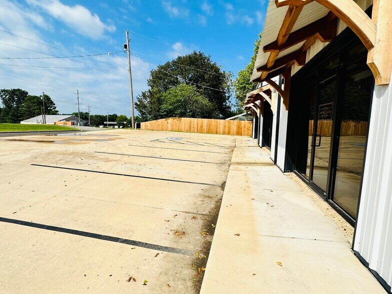 1195 E Main St, Melbourne, AR à vendre - Photo du bâtiment - Image 3 de 16