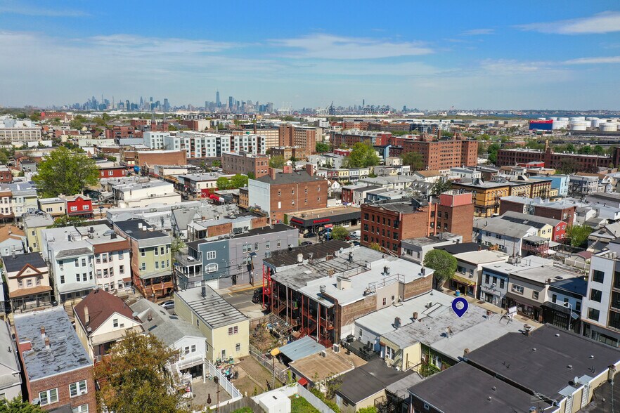 363 Broadway, Bayonne, NJ à vendre - Photo du bâtiment - Image 3 de 26