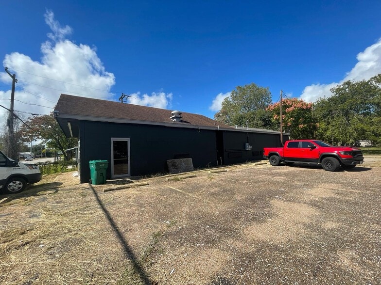 1916 Cedar Dr, La Marque, TX for lease - Building Photo - Image 2 of 38