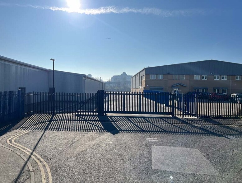 Albion Clos, Slough for lease - Building Photo - Image 2 of 3