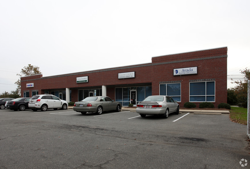 332 N Brightleaf Blvd, Smithfield, NC for lease - Building Photo - Image 2 of 5