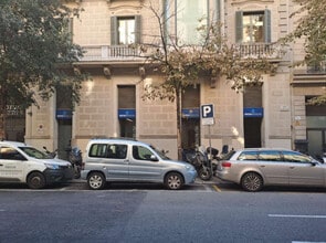 Commerce de détail dans Barcelone, Barcelona à louer Photo de construction- Image 2 de 7