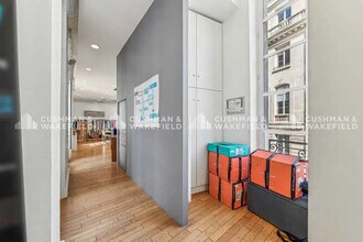 4 Rue Des Petits Pères, Paris for lease Interior Photo- Image 1 of 24