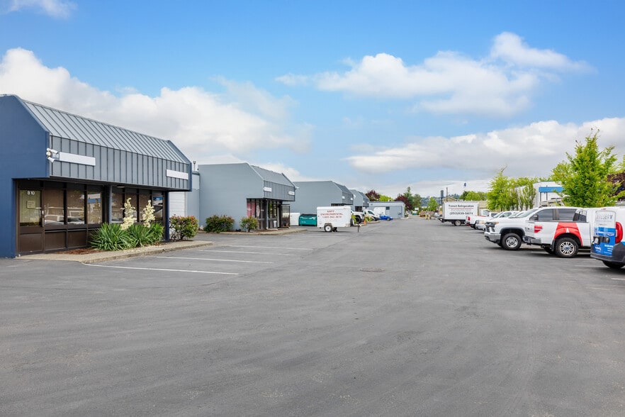 Fife Business Center portfolio of 2 properties for sale on LoopNet.ca - Building Photo - Image 3 of 5
