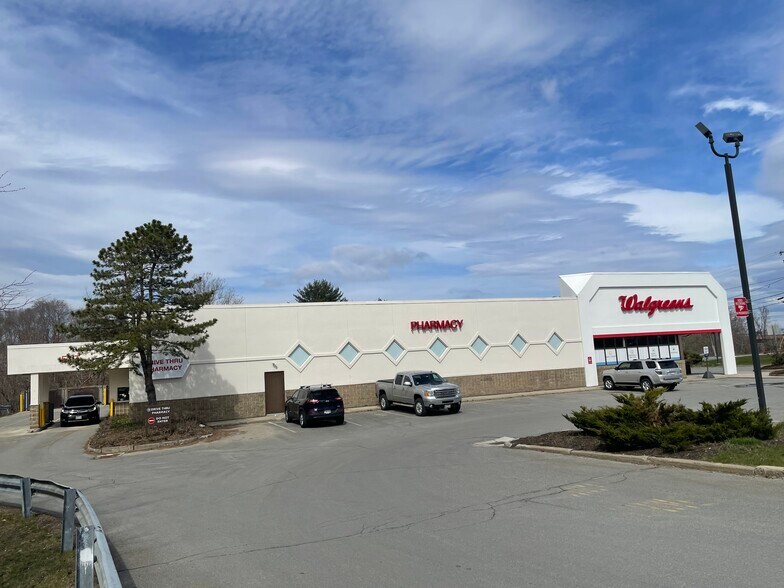 2 W Broadway, Lincoln, ME à vendre - Photo du bâtiment - Image 3 de 6