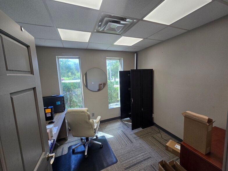 109 Station Place Way, Hurricane, WV à vendre - Photo du bâtiment - Image 3 de 10