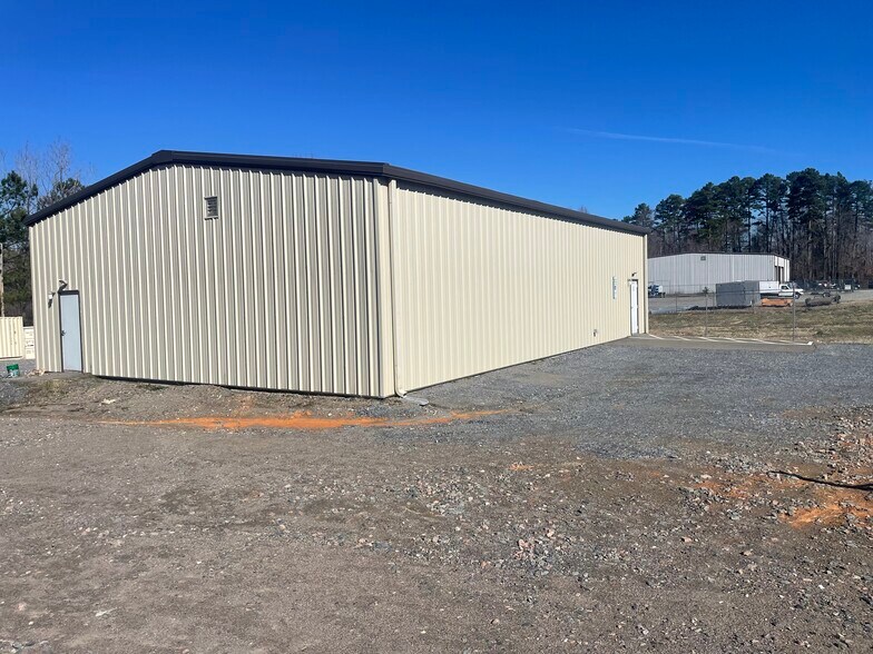 645 Bess Town Rd, Bessemer City, NC à louer - Photo du bâtiment - Image 1 de 15
