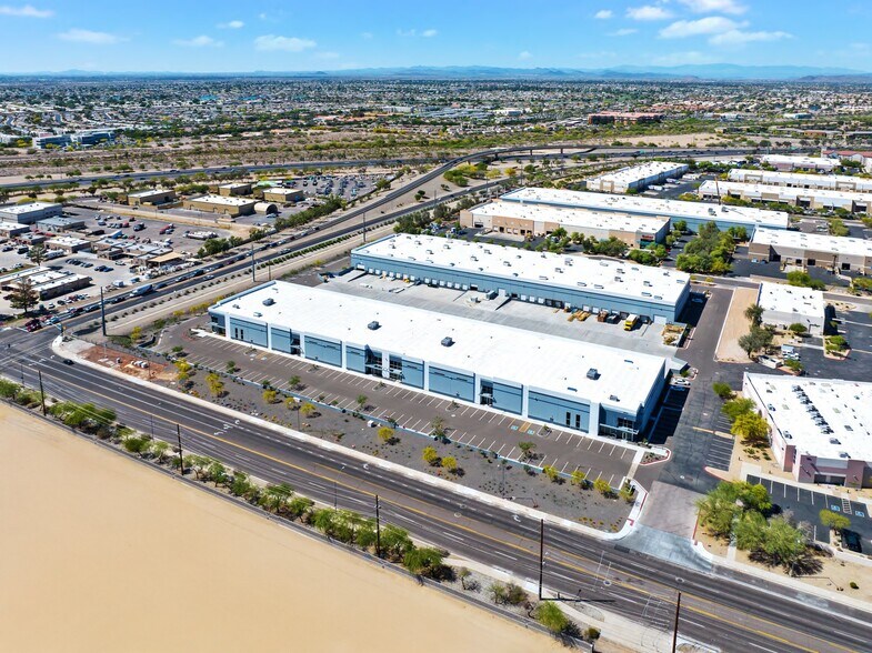 9030 W Cactus Rd, Peoria, AZ à louer - Photo du bâtiment - Image 2 de 7