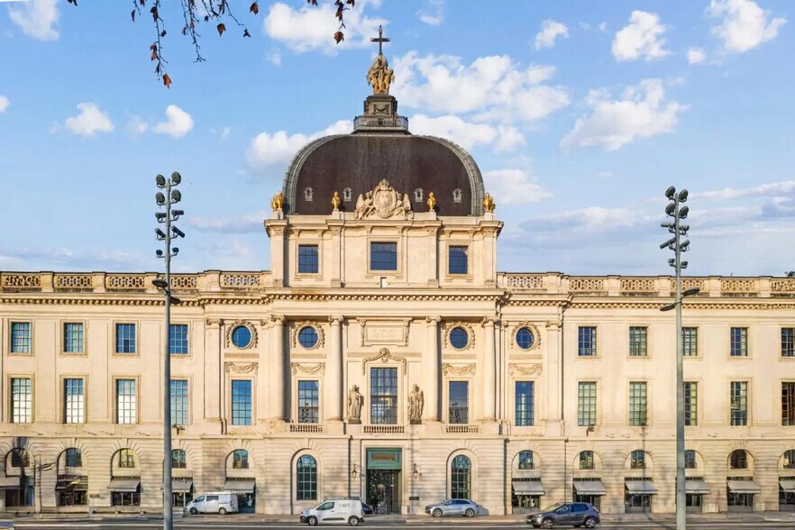Bureau dans Lyon à louer - Photo du bâtiment - Image 1 de 45